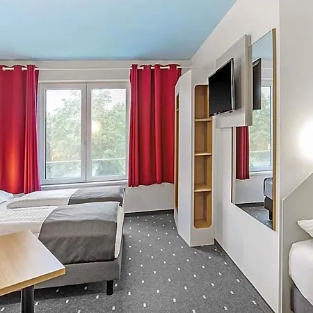 B&B Hotel Lueneburg 호텔