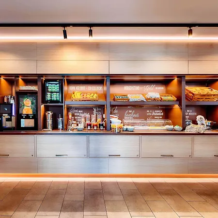 B&B Hotel Lueneburg 호텔